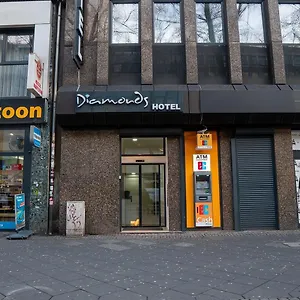 Hotel Diamonds, Colonia