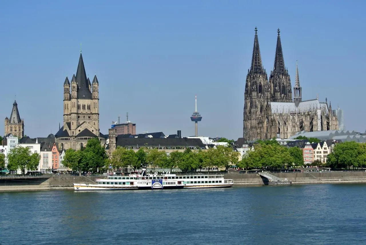 Smarty Airport Cologne Hotel - Kontaktloser Self Check-In