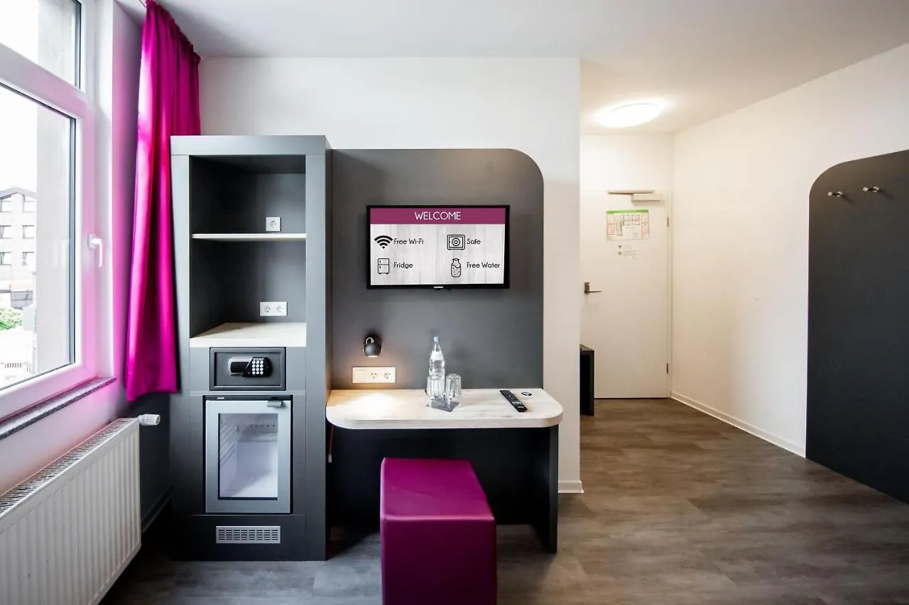Smarty Airport Cologne Hotel - Kontaktloser Self Check-In 3*,