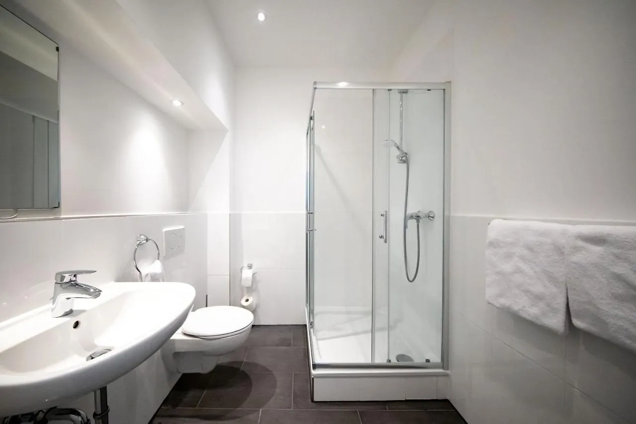 Smarty Airport Cologne Hotel - Kontaktloser Self Check-In 3*,