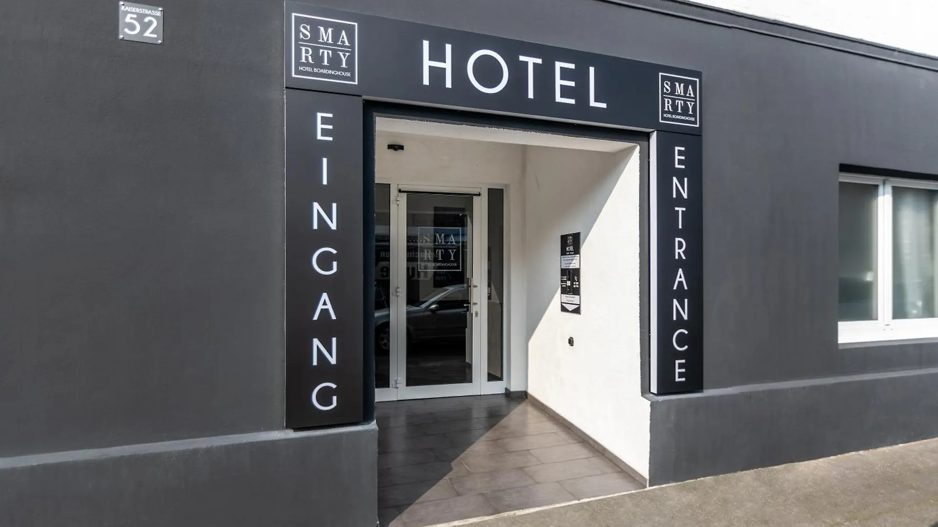 Smarty Airport Cologne Hotel - Kontaktloser Self Check-In