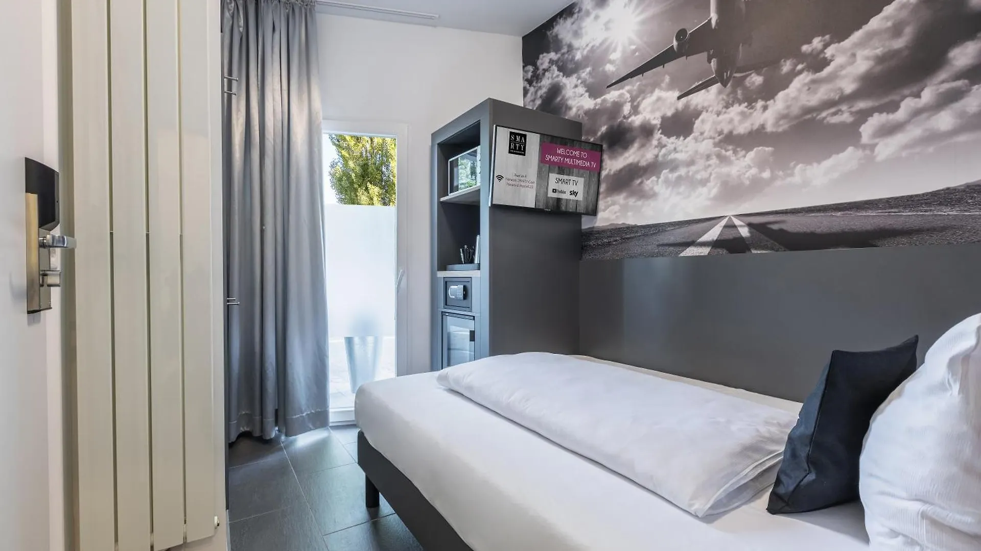 Smarty Airport Cologne Hotel - Kontaktloser Self Check-In Germany
