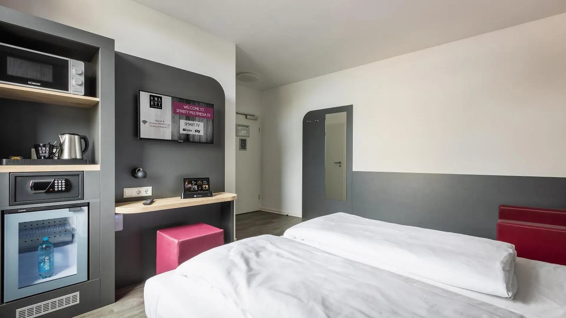 Smarty Airport Cologne Hotel - Kontaktloser Self Check-In 3*,