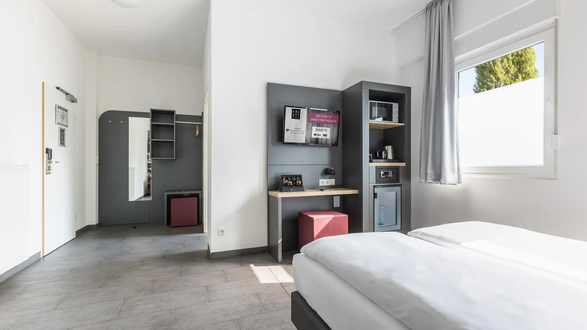 Smarty Airport Cologne Hotel - Kontaktloser Self Check-In 3*,  Germany