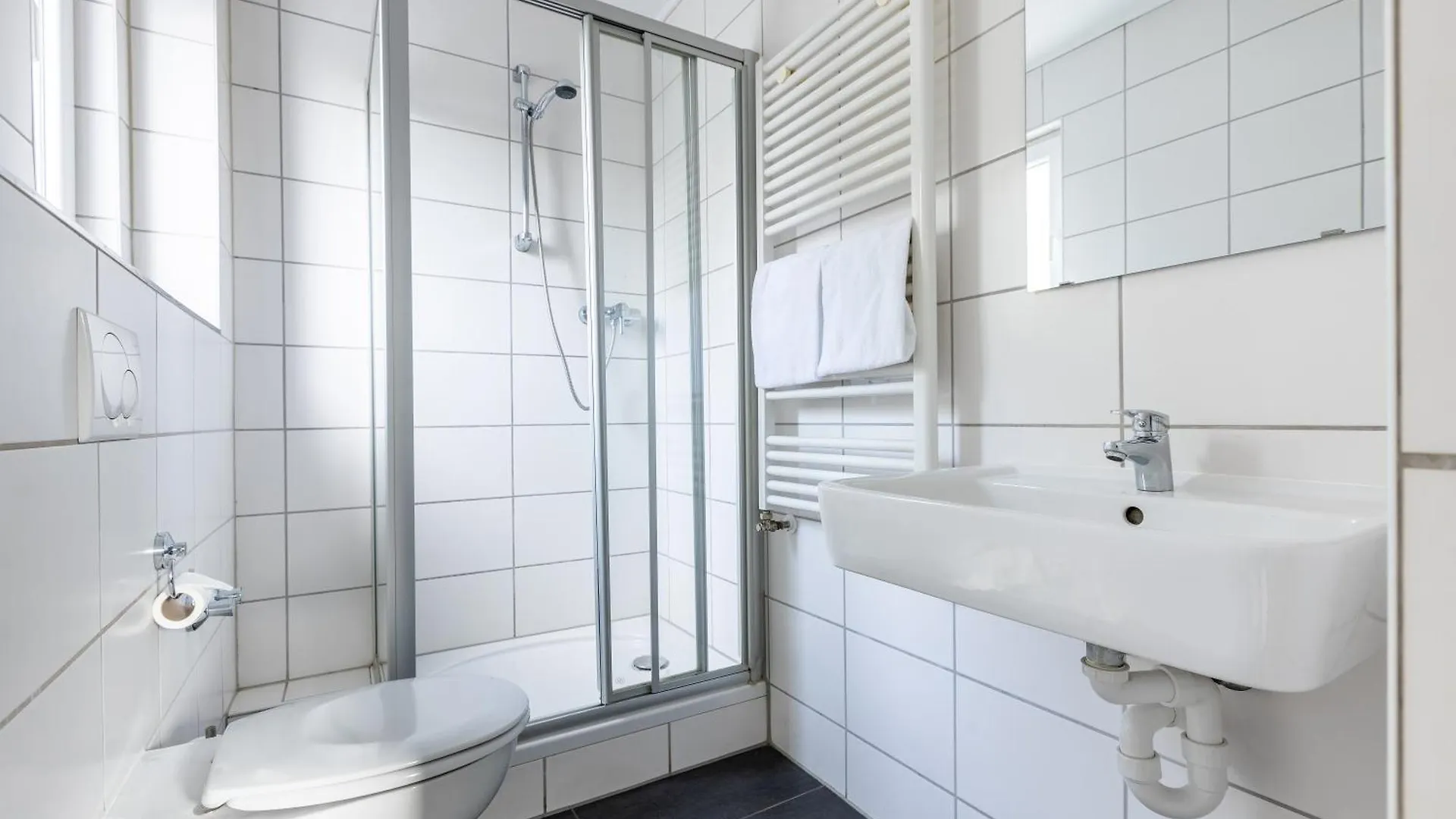 Smarty Airport Cologne Hotel - Kontaktloser Self Check-In